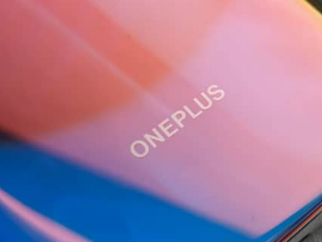 OnePlus 11 似乎将采用陶瓷机身